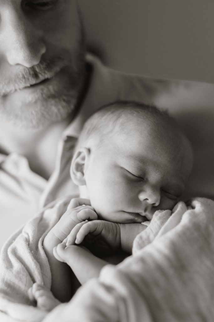 Close ups of baby and her dad, part of Ayelen Alcover's in-home newborn photography magic